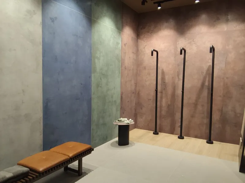 Lastra in gres porcellanato con texture esclusive in grande formato al Cersaie 2026